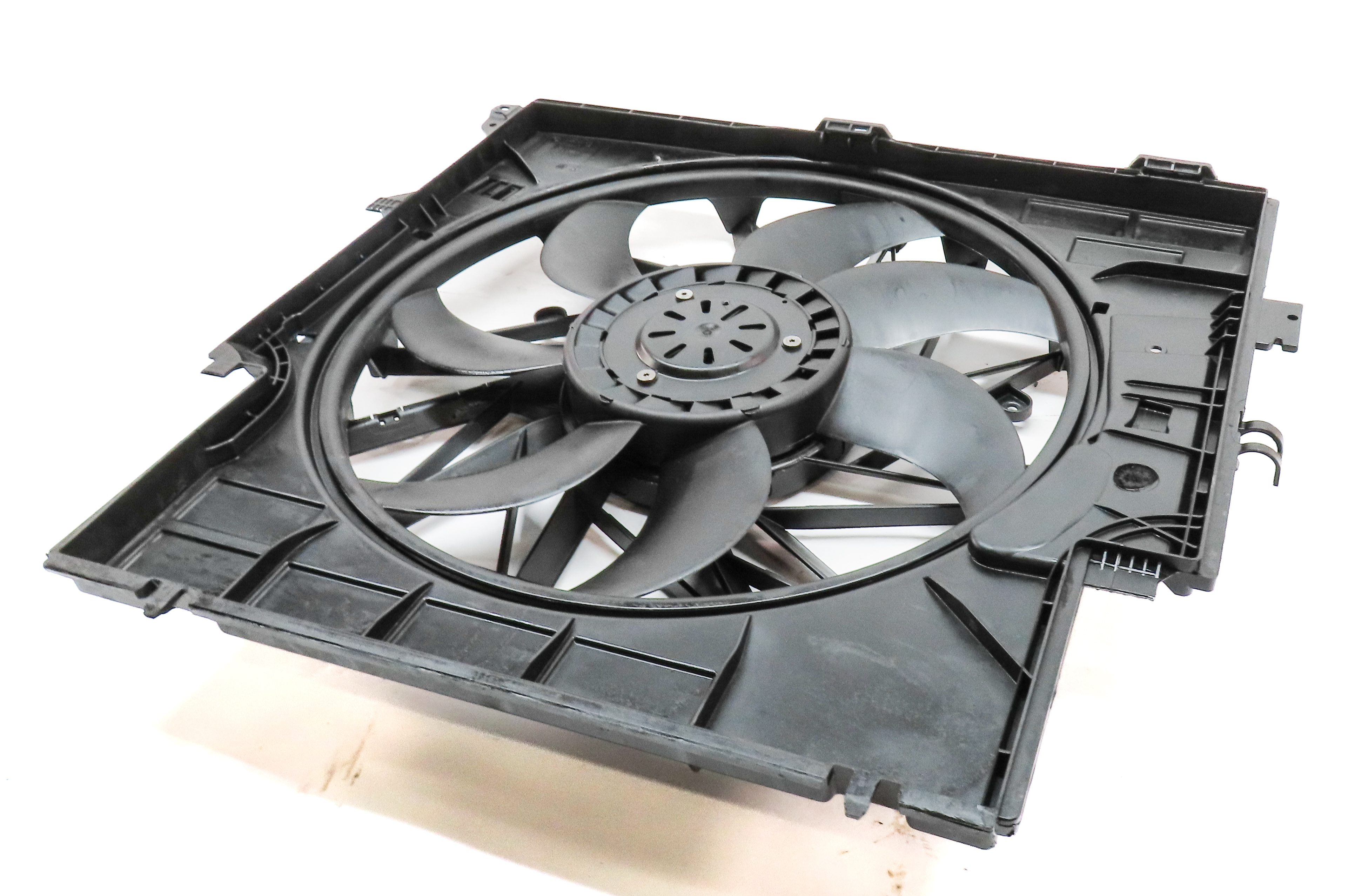 11-18 BMW X3 X4 (F25 F26) 3.0L N55 TURBO ENGINE 600 WATT RADIATOR COOLING FAN — exact item pictured